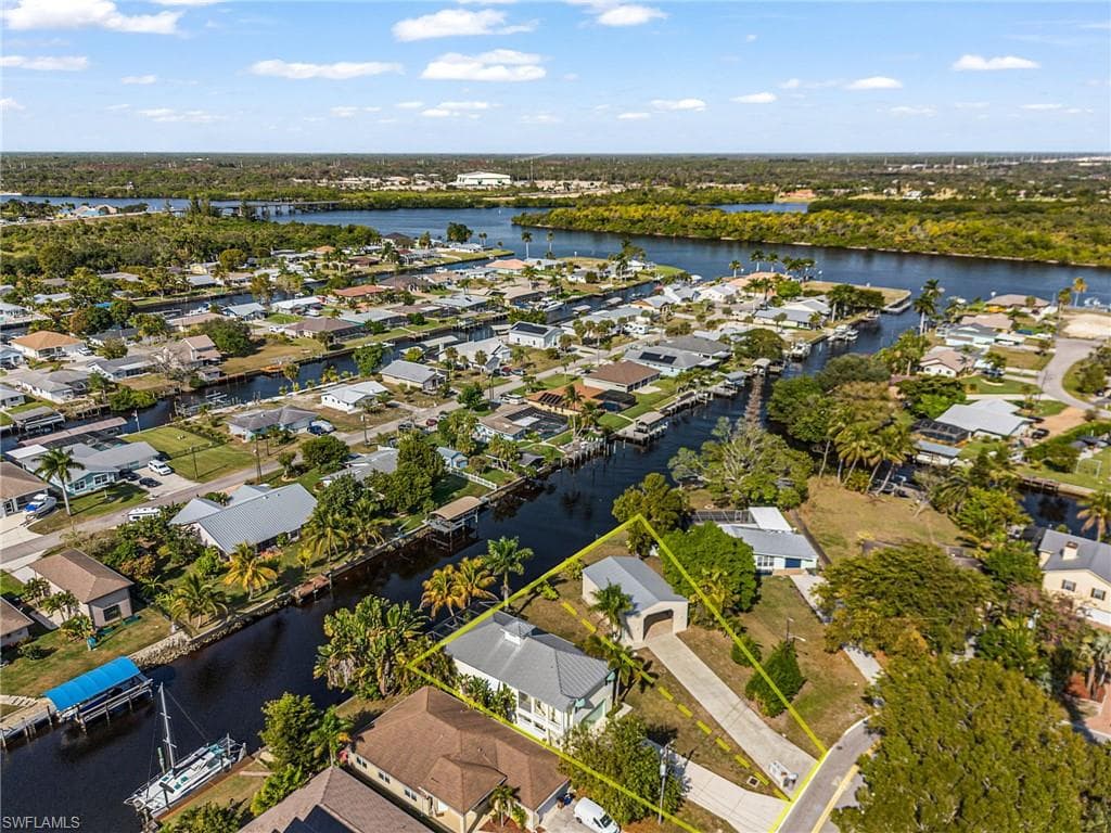 2123 Davis BLVD FORT MYERS, FL 33905