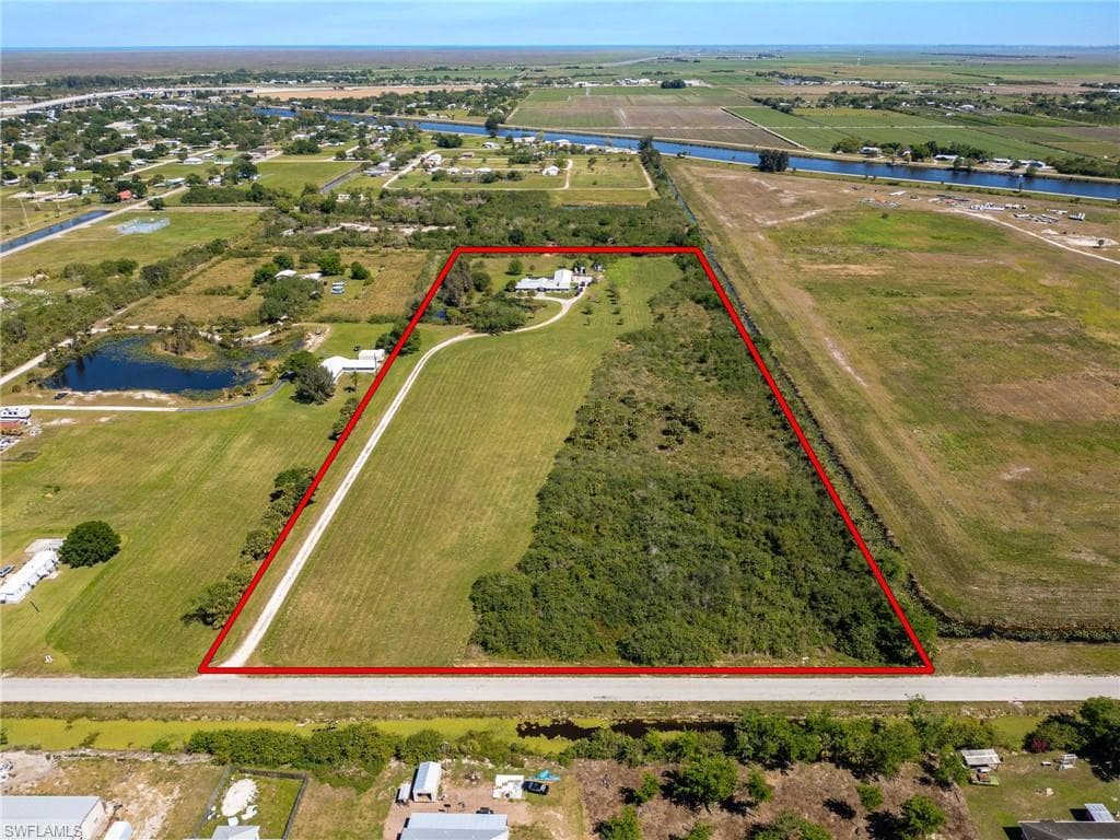 1085 West AVE MOORE HAVEN, FL 33471