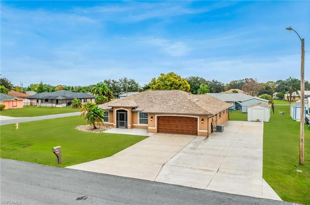 401 Candlewick CIR E LEHIGH ACRES, FL 33936