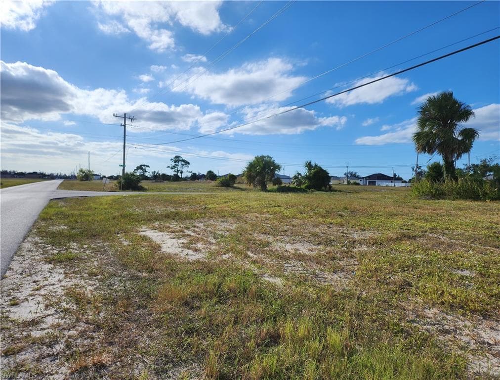 1035 SW 4th TER CAPE CORAL, FL 33991