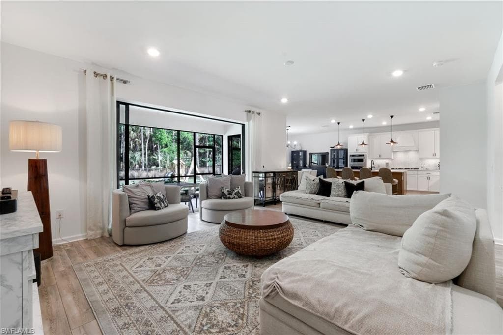 10427 VENTANA LN NAPLES, FL 34120