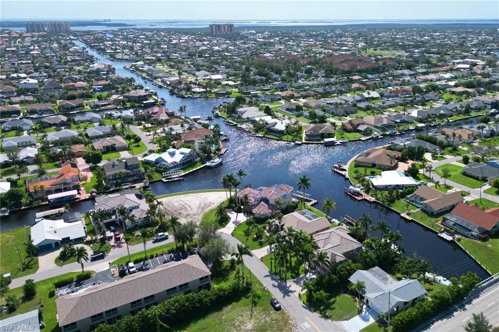 4800 SW 12th PL CAPE CORAL, FL 33914