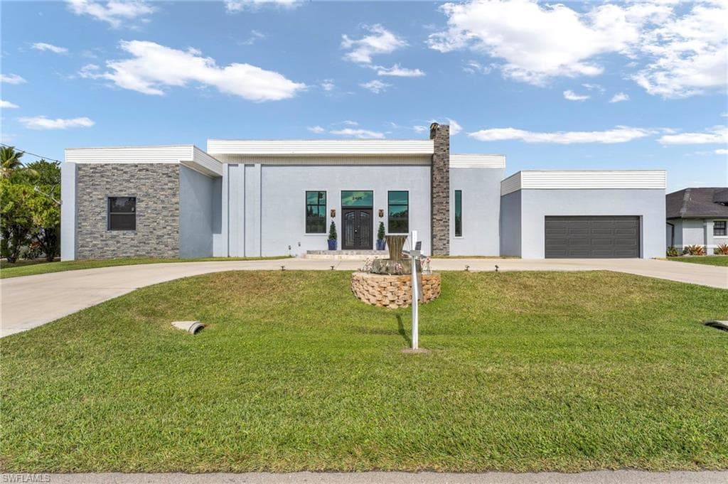 2405 SW 32nd ST CAPE CORAL, FL 33914