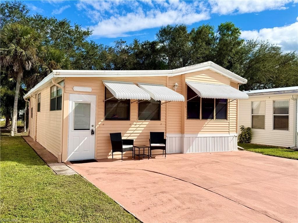 16 Bass LN 16 NAPLES, FL 34114