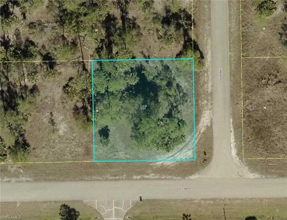 4007 E 23rd ST ALVA, FL 33920