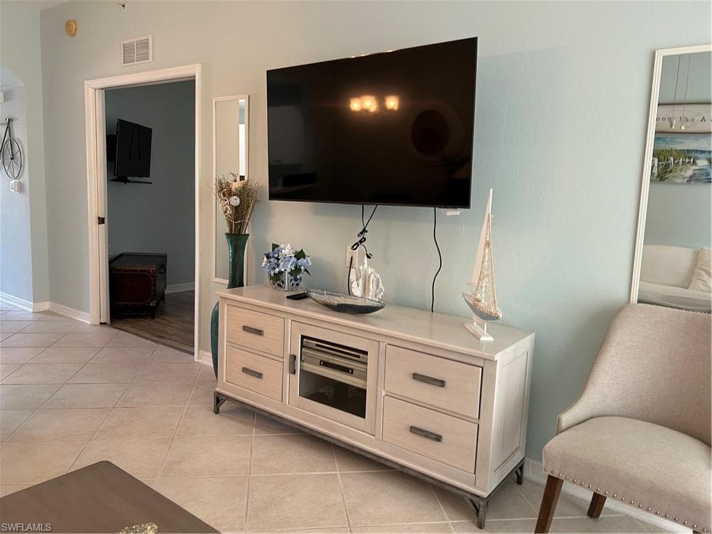 2815 Cypress Trace CIR 2-101 NAPLES, FL 34119