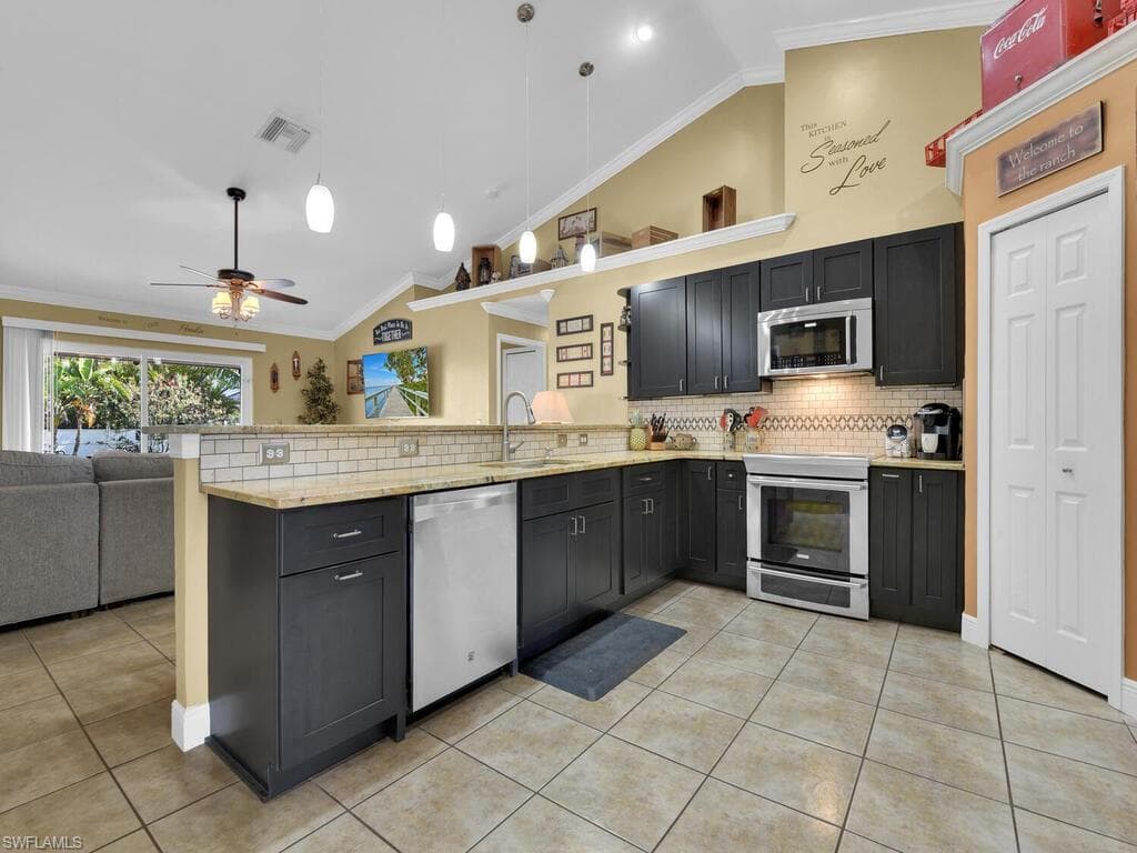 621 NW 28th TER CAPE CORAL, FL 33993