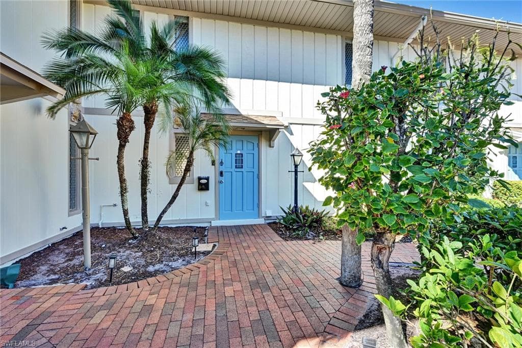4265 Island CIR B FORT MYERS, FL 33919
