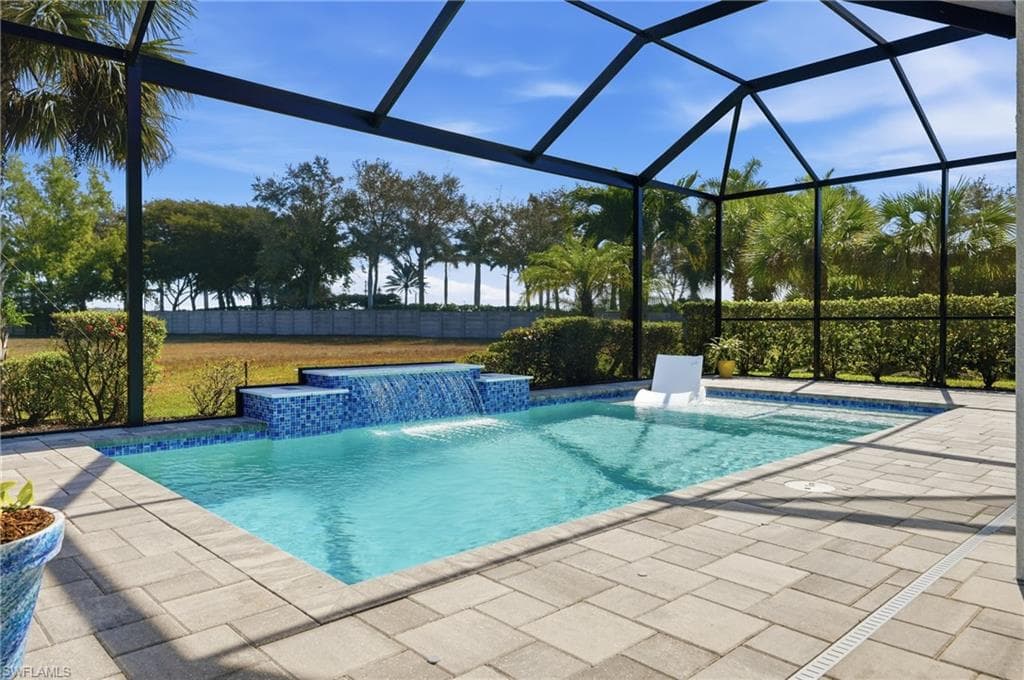 2718 Aviamar CIR NAPLES, FL 34114