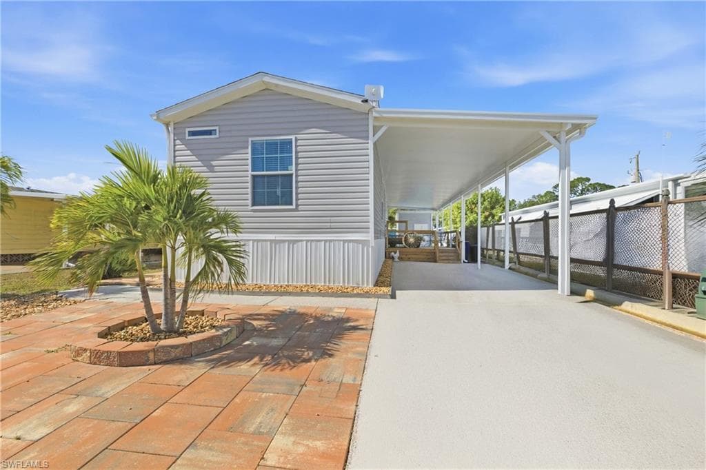 310 Shrub LN S NORTH FORT MYERS, FL 33917