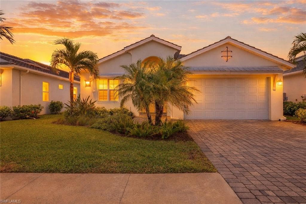 8880 Redonda DR NAPLES, FL 34114