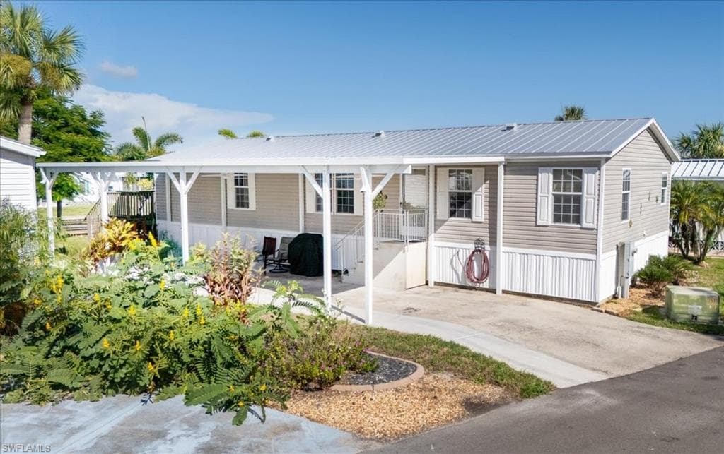 3127 Bayside PKWY PUNTA GORDA, FL 33982