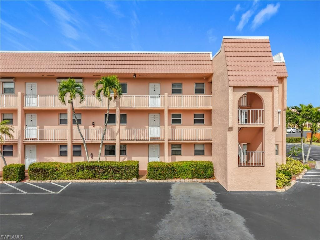 170 Turtle Lake CT 211 NAPLES, FL 34105