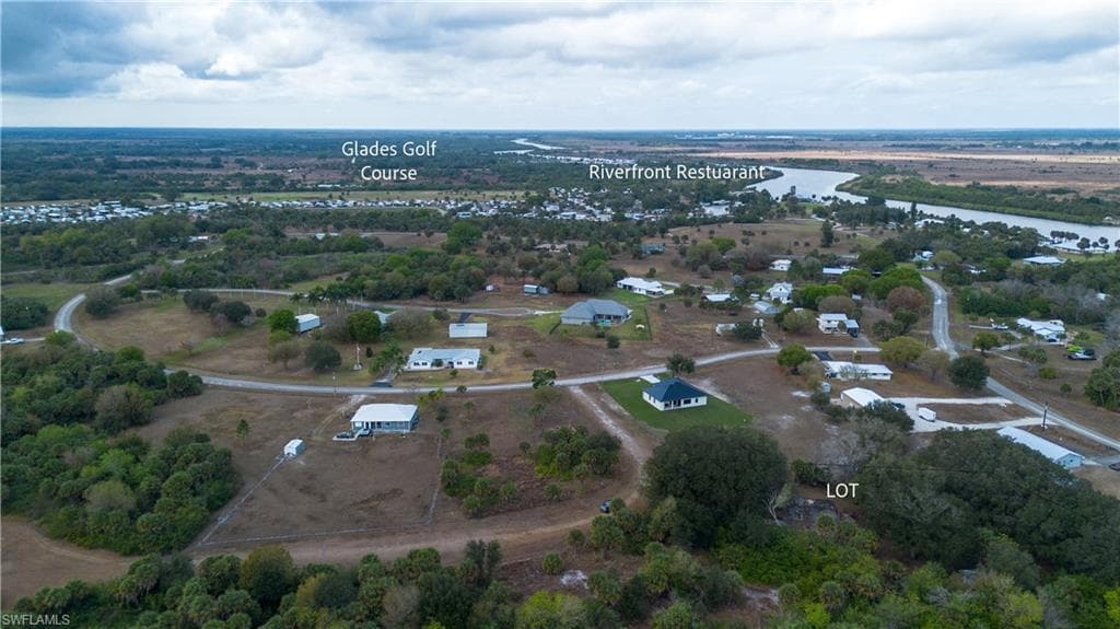 1053 Right Side RD MOORE HAVEN, FL 33471