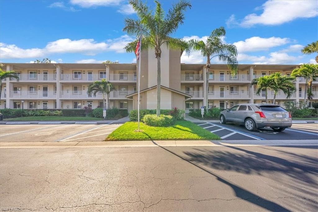 7320 Glenmoor LN 2304 NAPLES, FL 34104