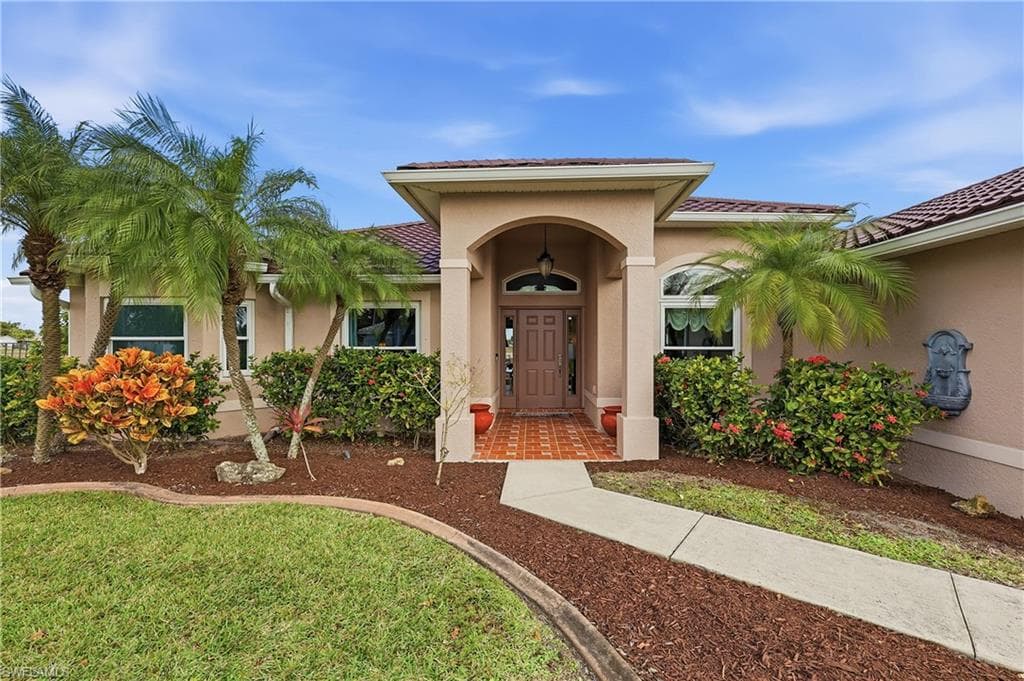 927 SW 28th TER CAPE CORAL, FL 33914