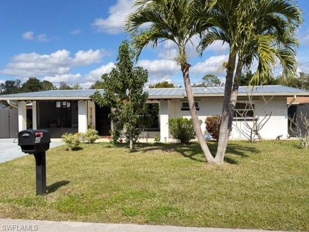 40 Victoria DR NORTH FORT MYERS, FL 33917