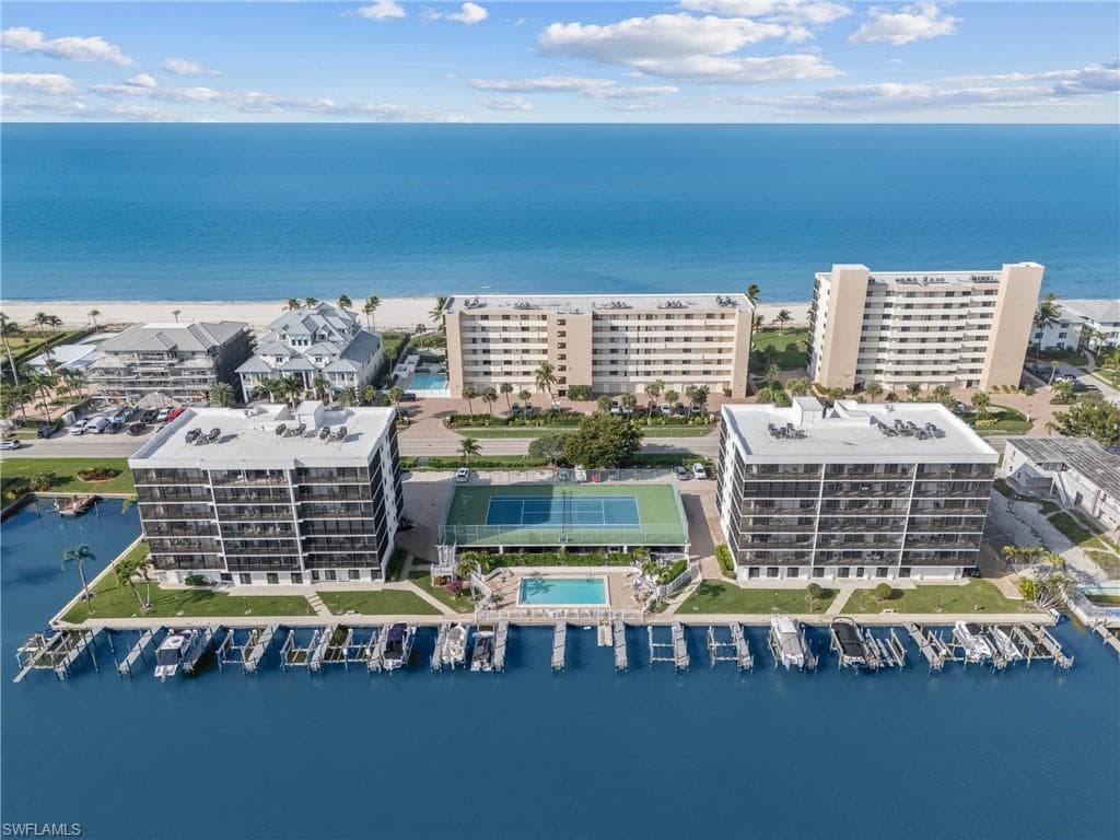 10420 Gulf Shore DR 121 NAPLES, FL 34108