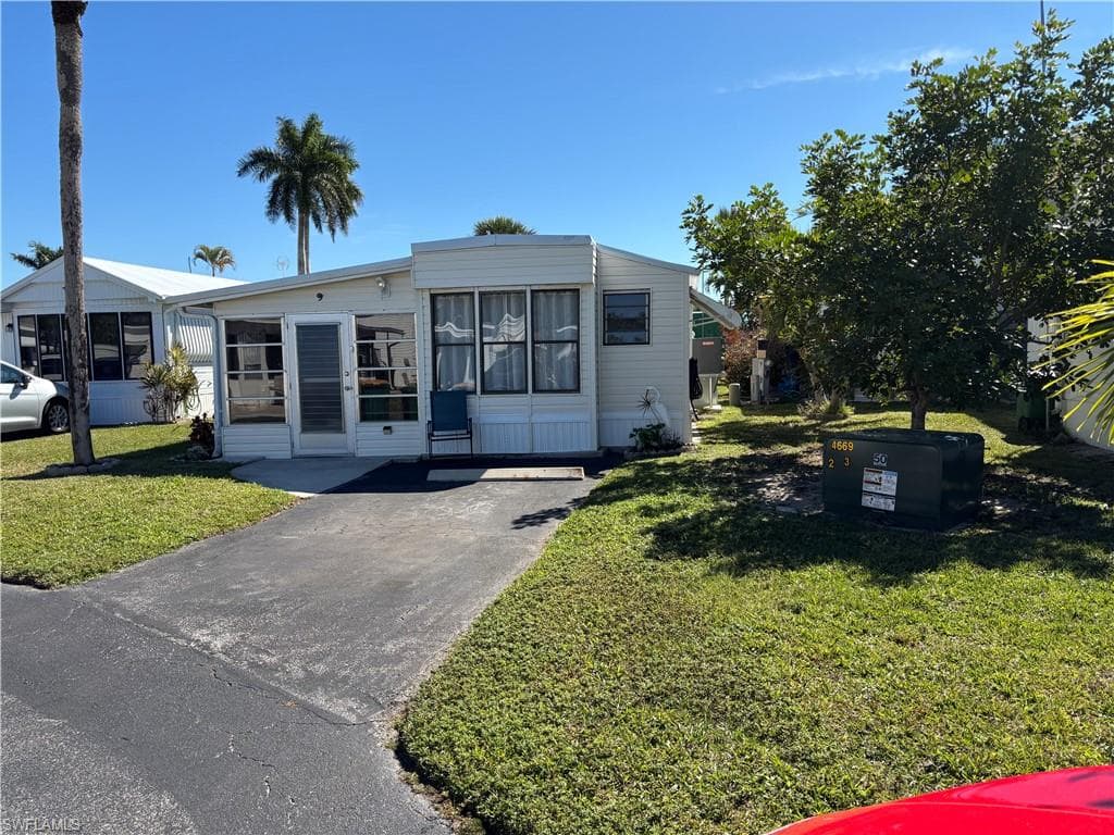 9 Jade DR 9J NAPLES, FL 34114