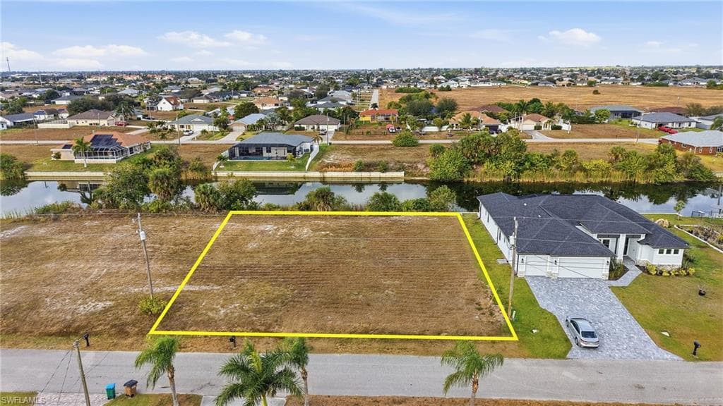 932 NW 9th AVE CAPE CORAL, FL 33993