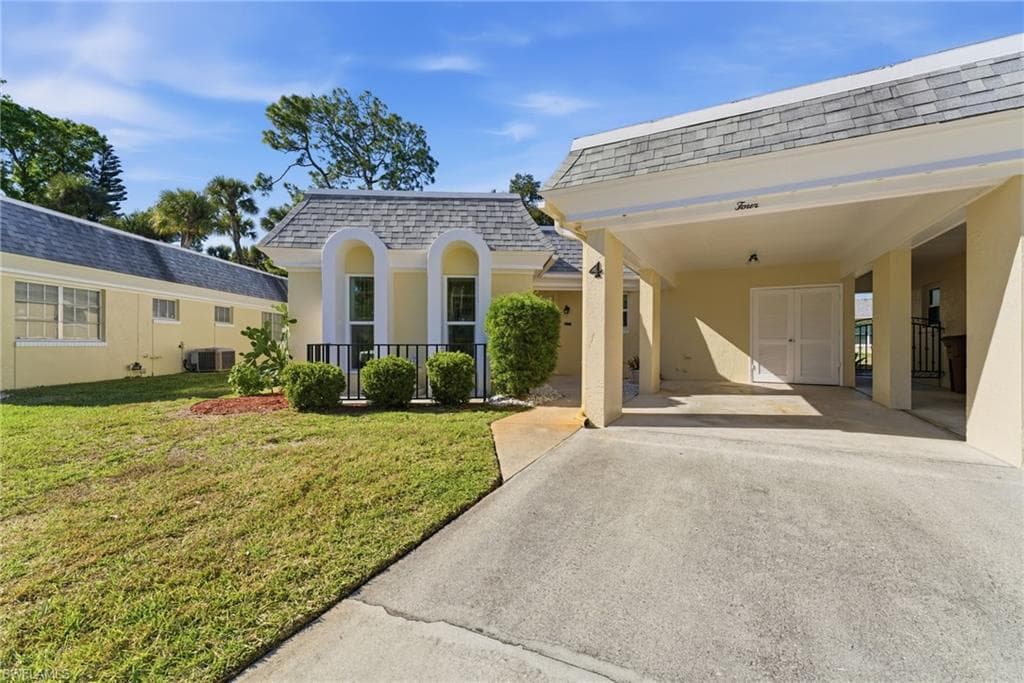 4 E Greens CIR LEHIGH ACRES, FL 33936