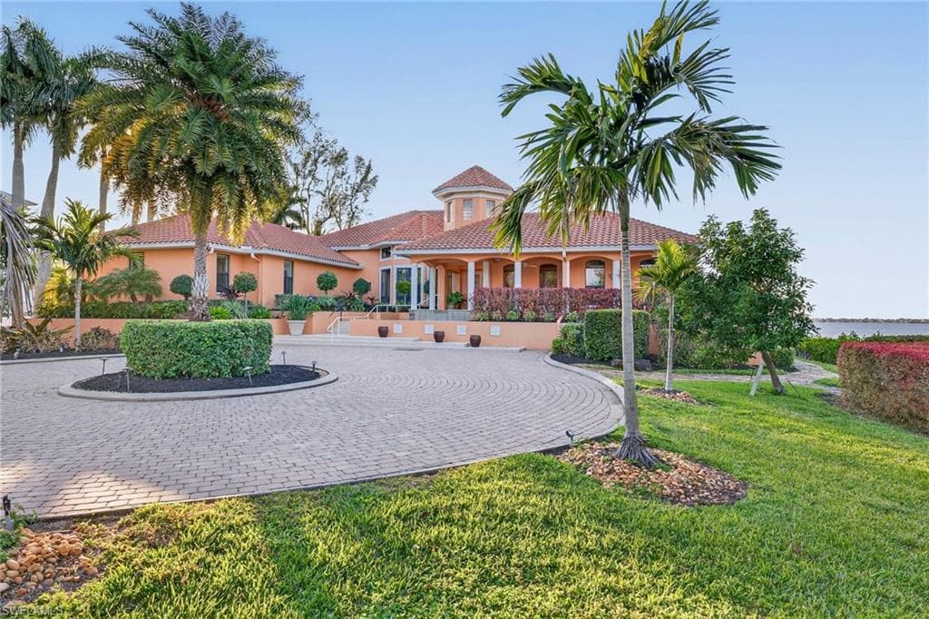 2600 McGregor BLVD FORT MYERS, FL 33901