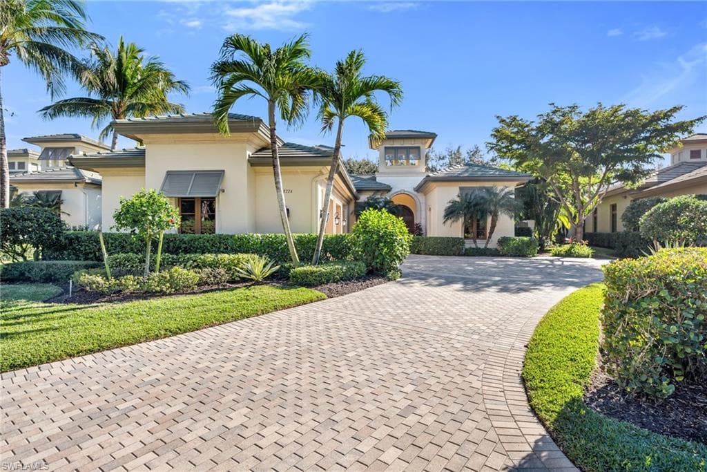 28724 La Caille DR NAPLES, FL 34119