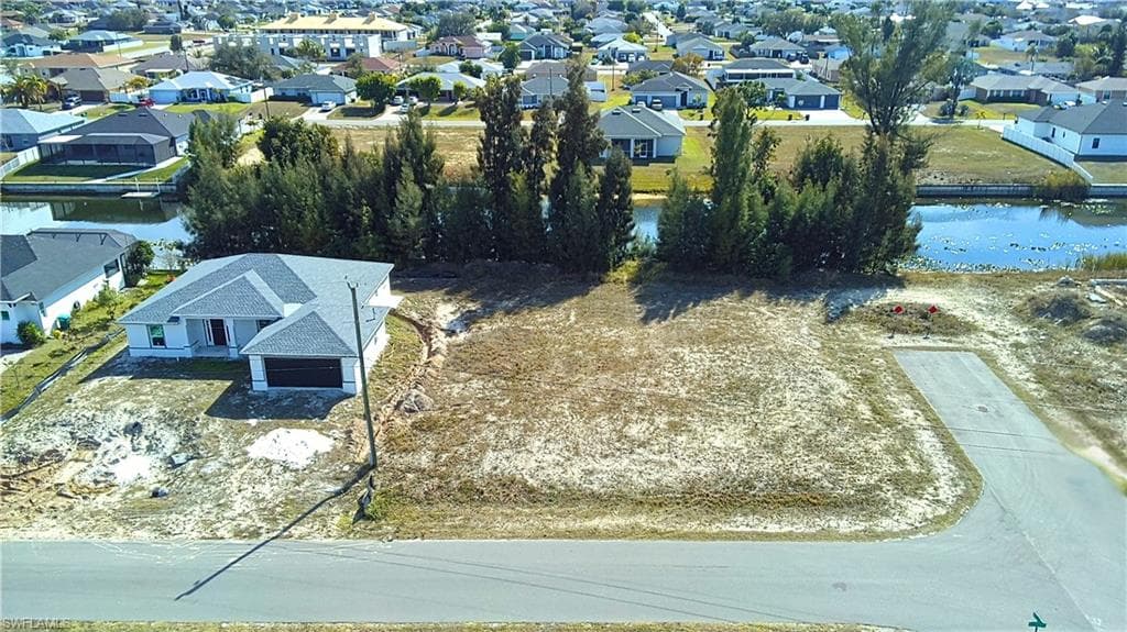 122 NE 9th ST CAPE CORAL, FL 33909