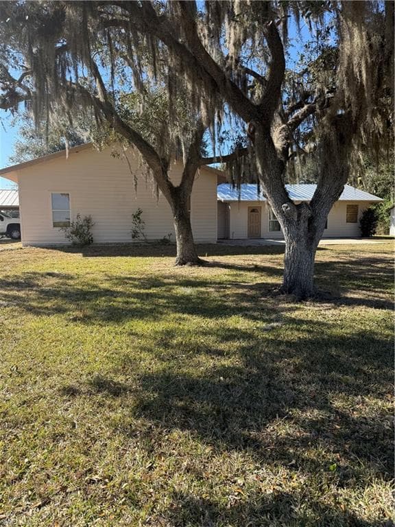 2687 Old Lakeport RD MOORE HAVEN, FL 33471