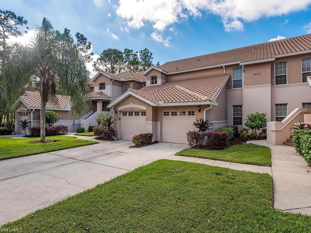 8225 Danbury BLVD E 1-102 NAPLES, FL 34120