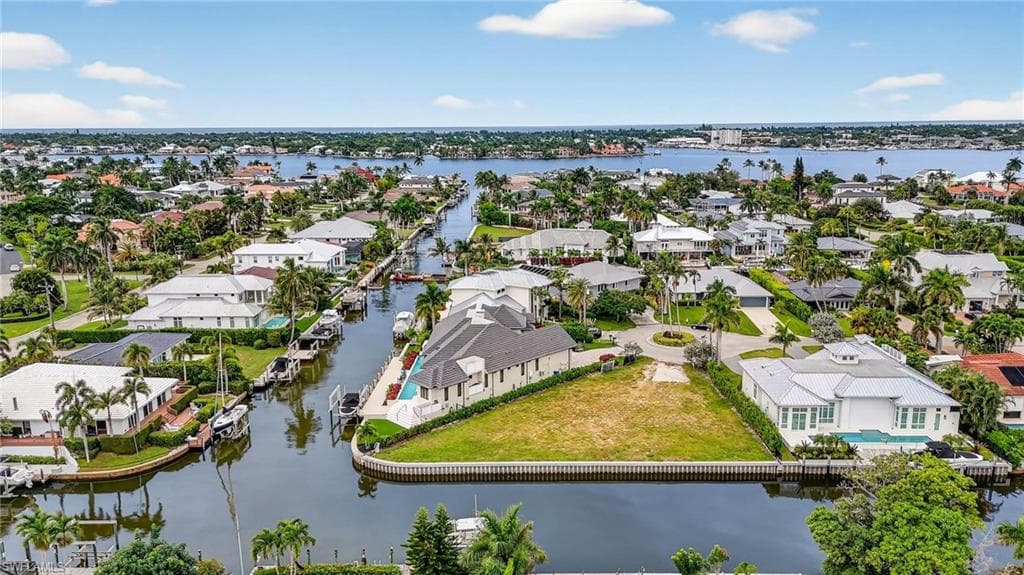 1693 BONITA CT NAPLES, FL 34102