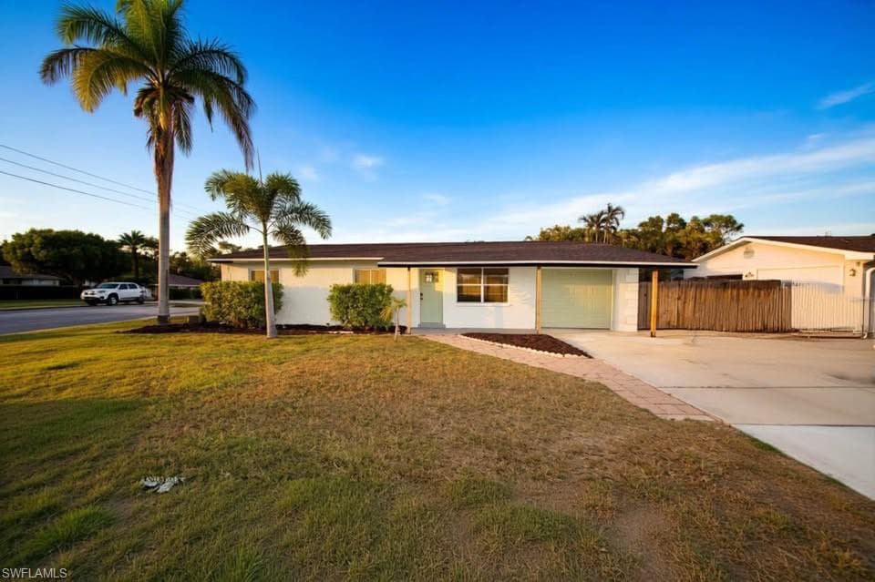 9017 Pineapple RD FORT MYERS, FL 33967