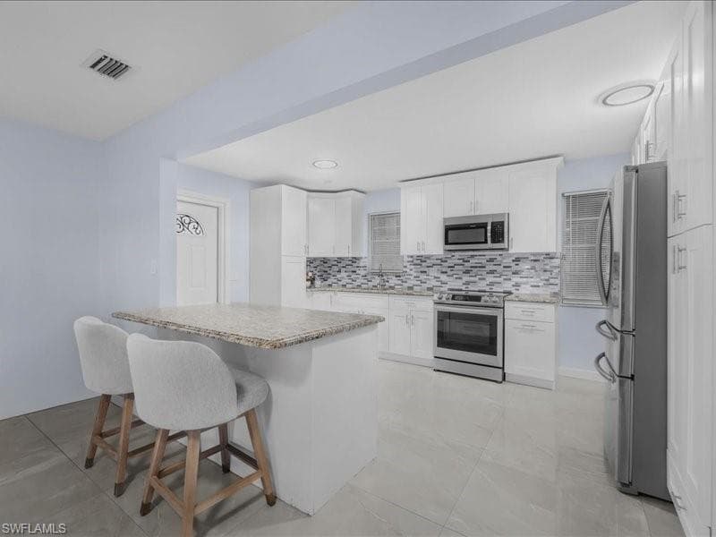77 glenmont DR W NORTH FORT MYERS, FL 33917
