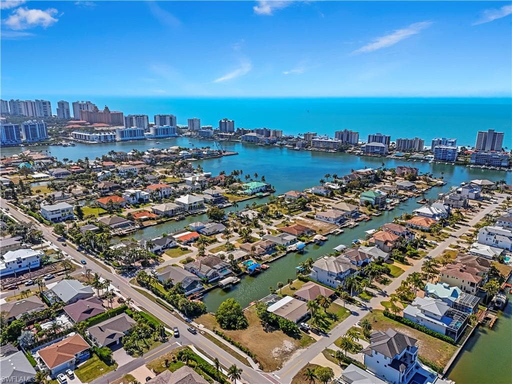 498 Trade Winds AVE NAPLES, FL 34108