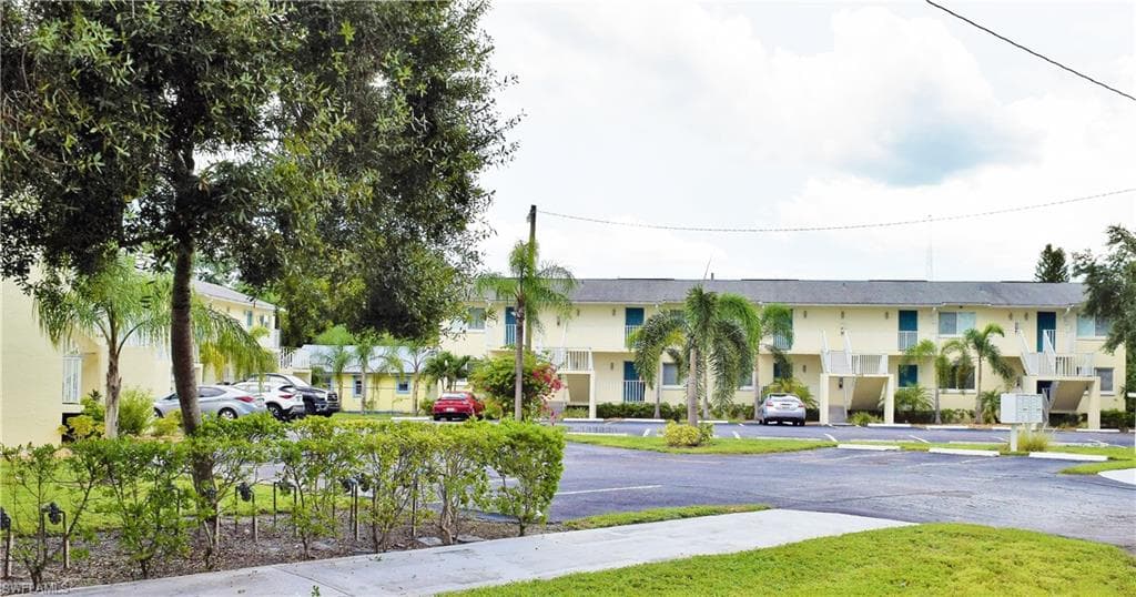 3175 Royalston AVE 105 FORT MYERS, FL 33916