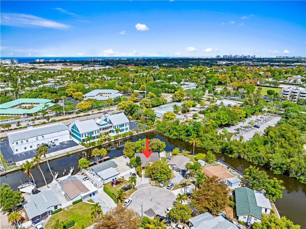 579 13th ST N NAPLES, FL 34102
