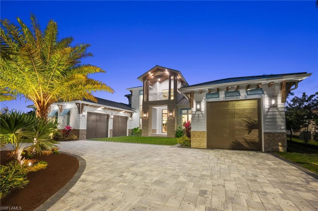 570 HARBOUR DR NAPLES, FL 34103