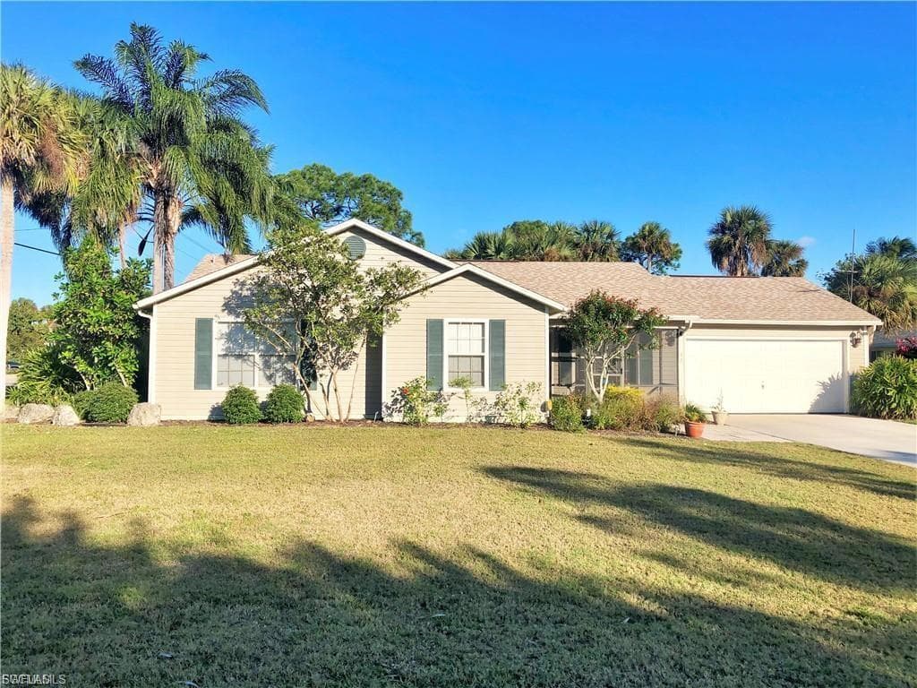 32 Lincoln AVE LEHIGH ACRES, FL 33936