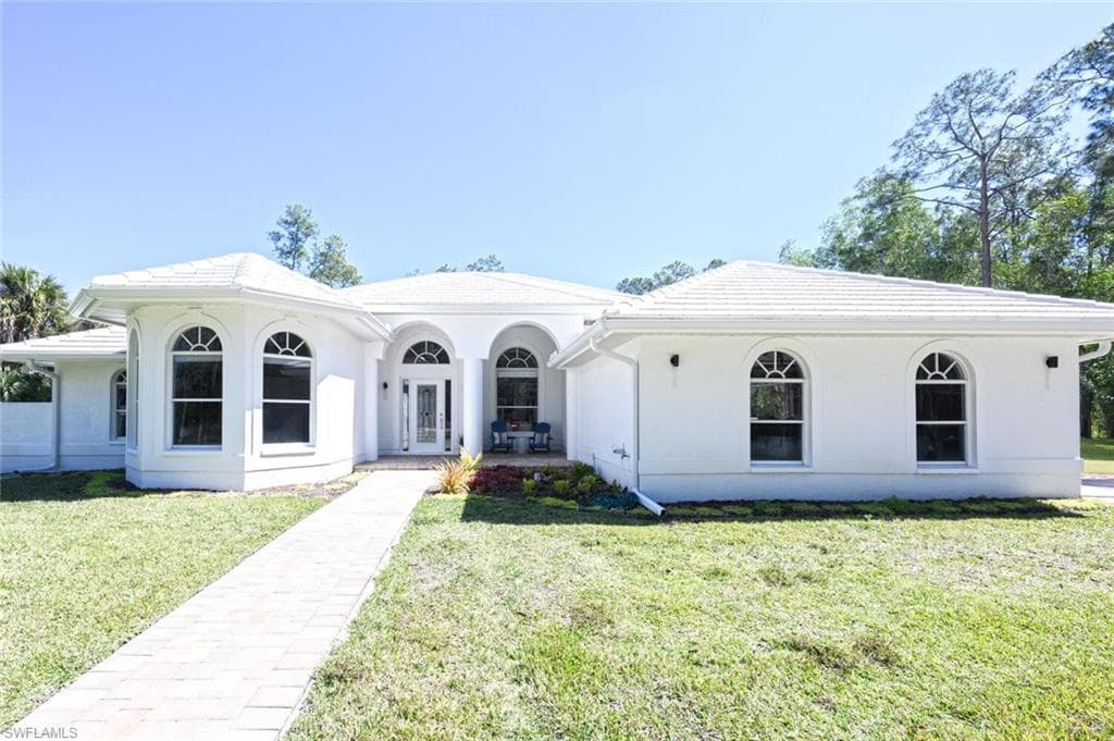 1520 Oakes BLVD NAPLES, FL 34119