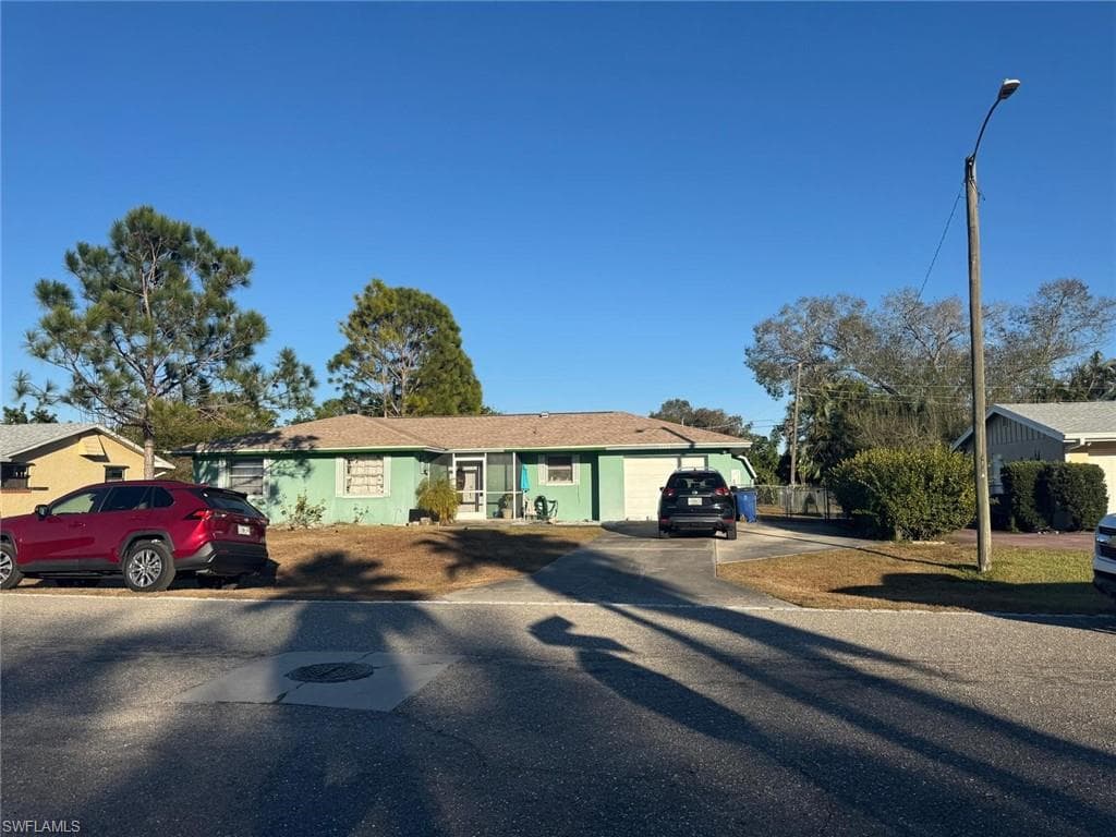 2202 Parkview DR FORT MYERS, FL 33905