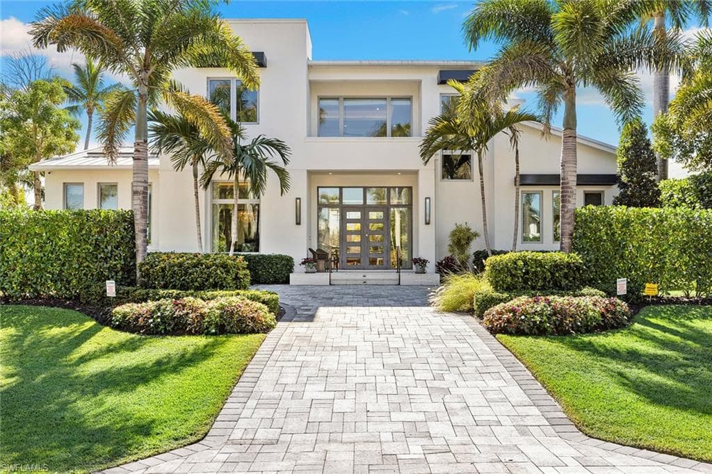 790 6th AVE N NAPLES, FL 34102