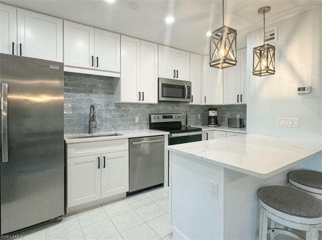 788 Park Shore DR D27 NAPLES, FL 34103