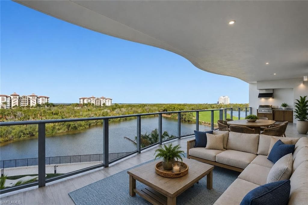 4810 Pelican Colony 404 BONITA SPRINGS, FL 34134