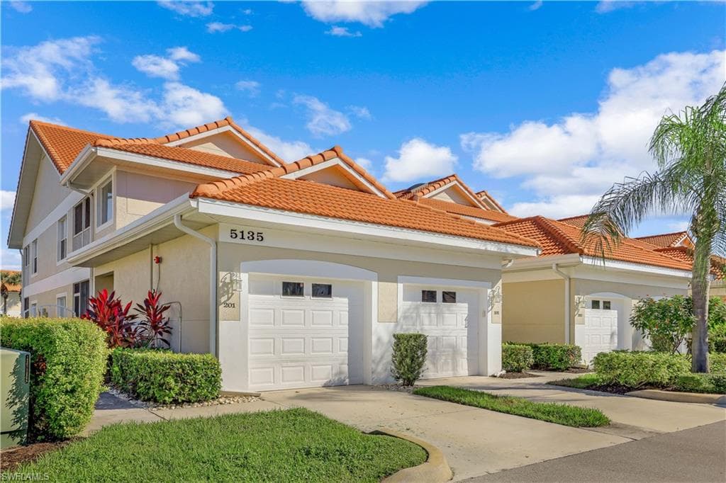 5135 Cobble Creek CT 102 NAPLES, FL 34110