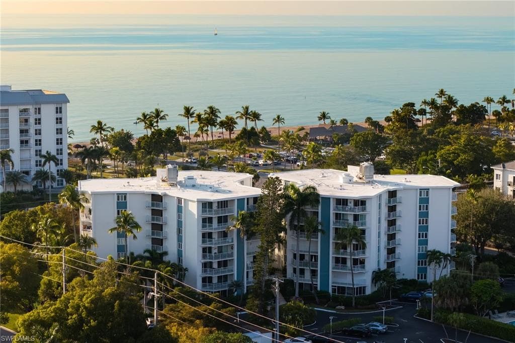 1300 Gulf Shore BLVD N 102 NAPLES, FL 34102
