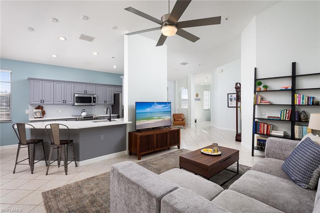 3042 Driftwood WAY 4808 NAPLES, FL 34109