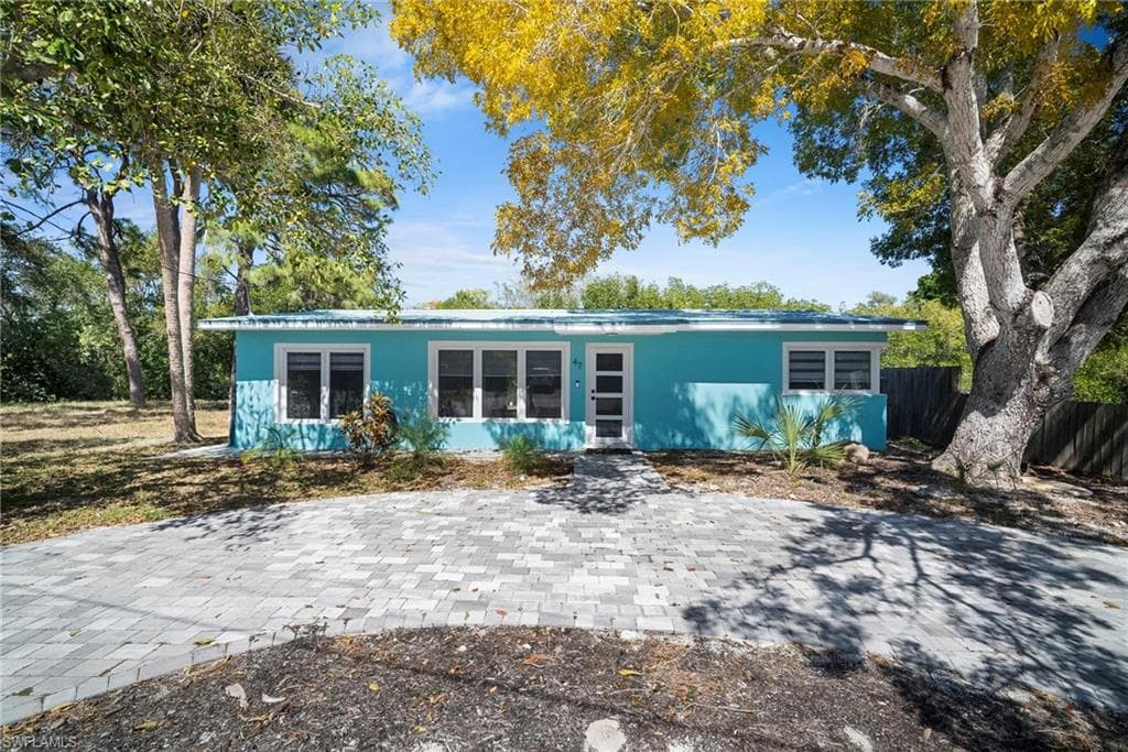 47 River CT NAPLES, FL 34110