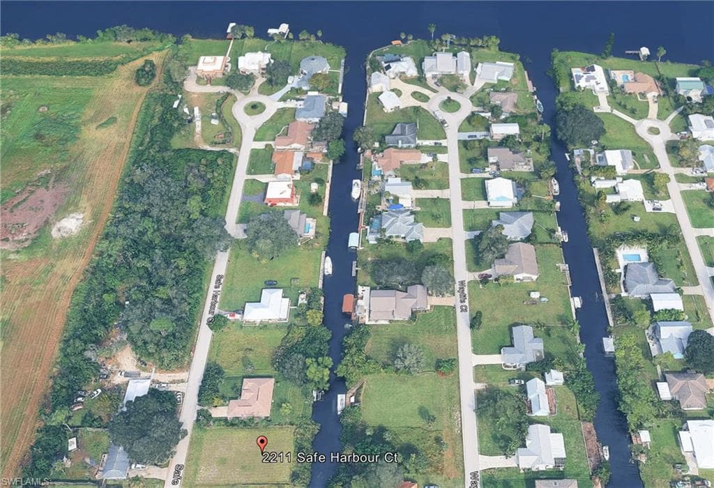 2211 Safe Harbour CT ALVA, FL 33920