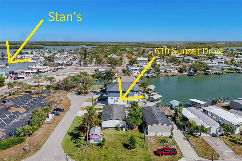 610 Sunset DR GOODLAND, FL 34140