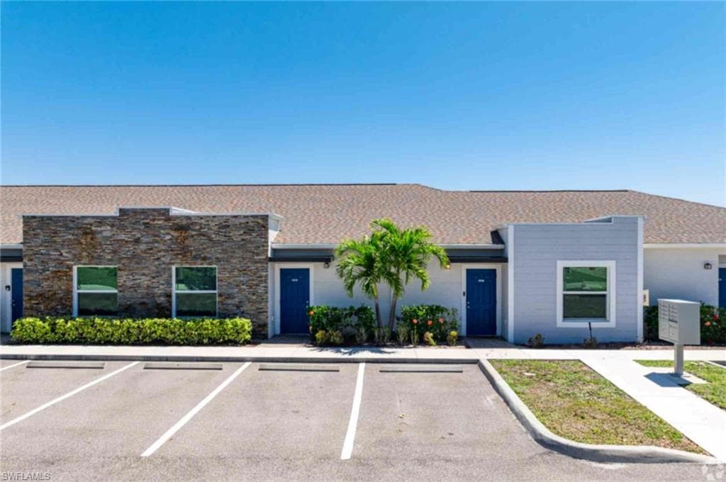 3303 SW 8th PL 106 CAPE CORAL, FL 33914